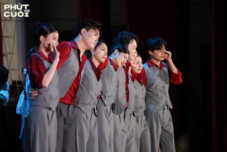 Đại nhạc hội Phút Cuối 2025: Điểm kết rực rỡ cho thanh xuân của sinh viên trường Báo ảnh 5