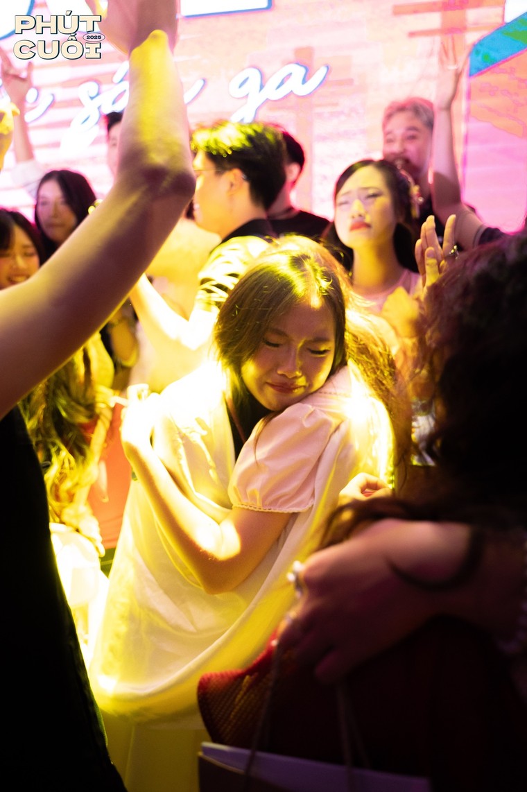 Đại nhạc hội Phút Cuối 2025: Điểm kết rực rỡ cho thanh xuân của sinh viên trường Báo ảnh 7