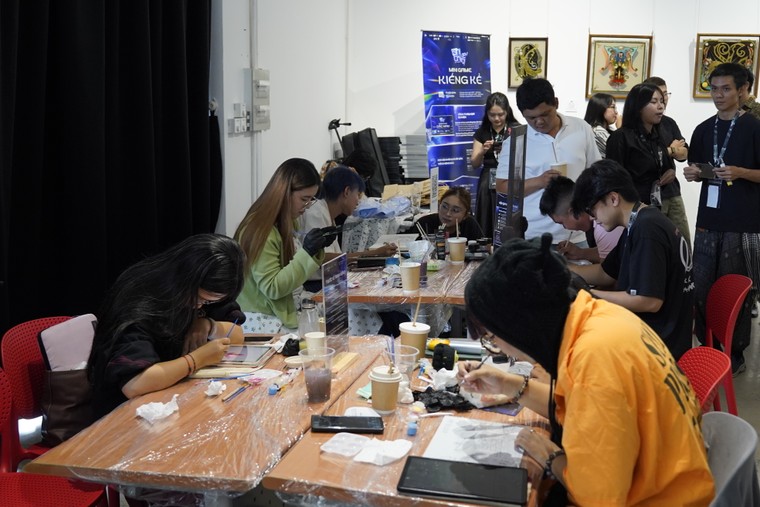 Tranh kiếng Nam Bộ dưới góc nhìn mới của người trẻ ảnh 2