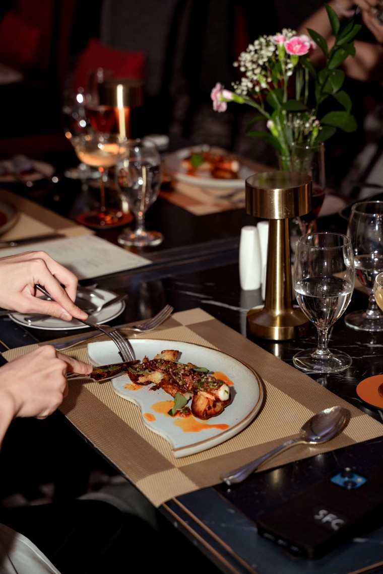 Tinh hoa nghệ thuật pha chế: Chào mừng tháng Cocktail Thế giới cùng Hotel de la Coupole Sapa - MGallery Collection ảnh 2