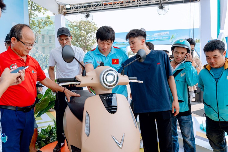 “Ngày hội thu xăng đổi điện” phủ sóng khắp ba miền trong tháng 8 ảnh 2