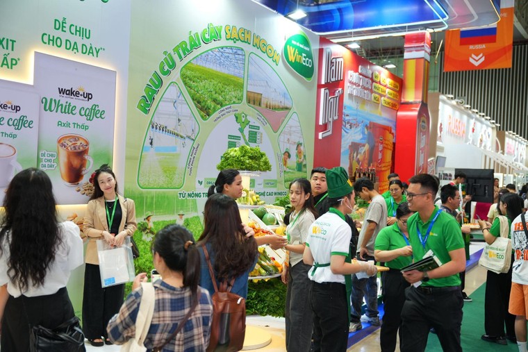 Khu vườn WinEco thu hút hàng ngàn khách tại Vietfood & Beverage - Propack Vietnam 2025 ảnh 3
