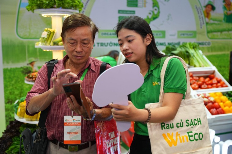 Khu vườn WinEco thu hút hàng ngàn khách tại Vietfood & Beverage - Propack Vietnam 2025 ảnh 4