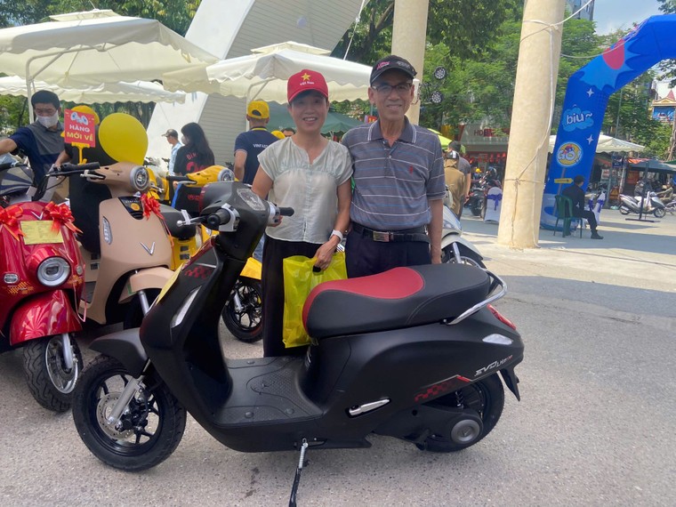 Hàng nghìn người dân Hà Nội tham gia “Đổi xăng lấy điện”, Evo Grand được chốt đơn liên tục ảnh 4