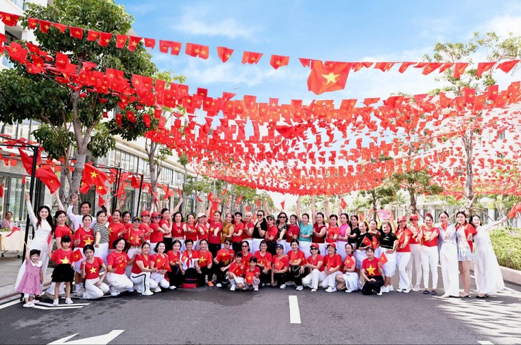 Sắc cờ rực rỡ mừng Tết Độc lập 2/9 tại Meyhomes Capital Phú Quốc ảnh 4