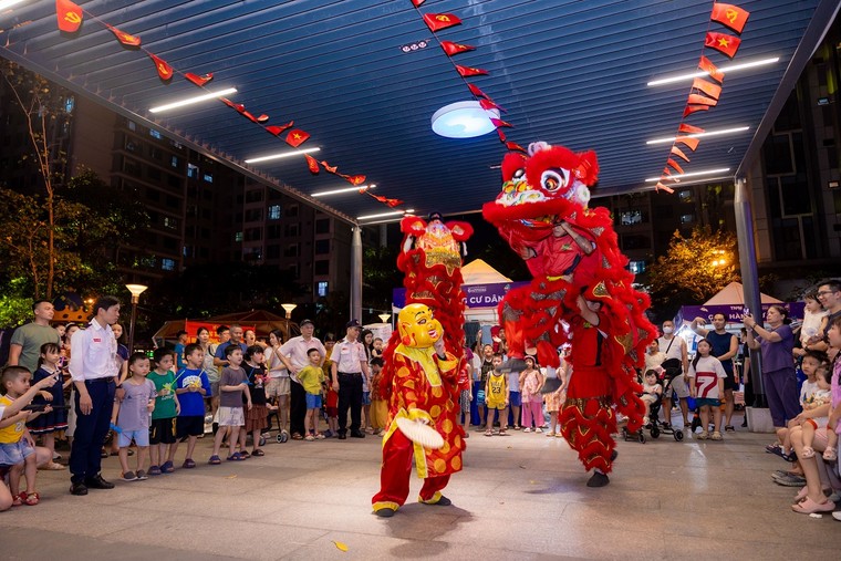 Khoảnh khắc khó quên trong Lễ hội Trung thu 2025 tại Goldmark City ảnh 4