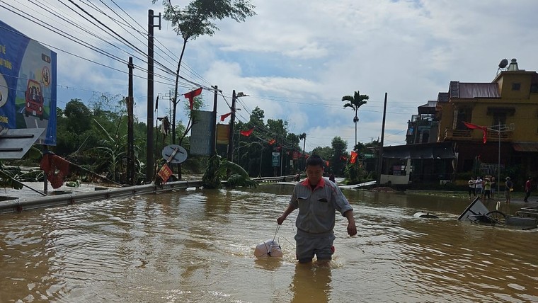 Viettel dồn quân, ứng cứu thông tin xuyên đêm tại Thái Nguyên trong lũ lịch sử ảnh 1