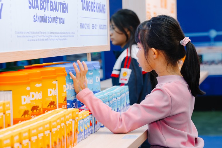 Vinamilk lan tỏa giá trị thương hiệu Việt tại Hội chợ Mùa Thu 2025 ảnh 3