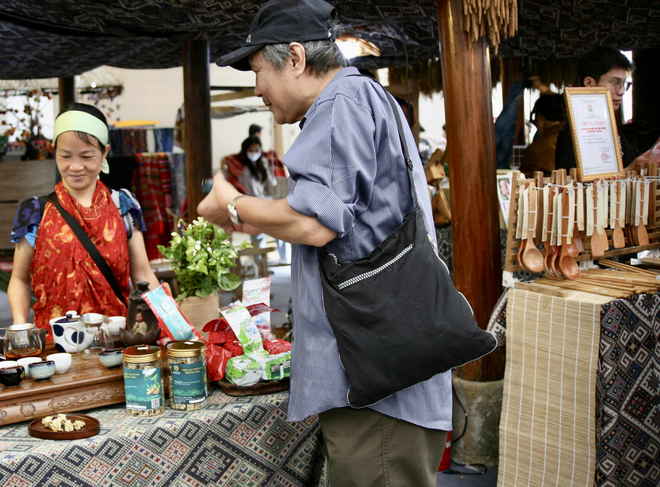 Đặc sắc những sản phẩm vùng cao từ đồng bào Tây Bắc tại Hội chợ Mùa Thu ảnh 1
