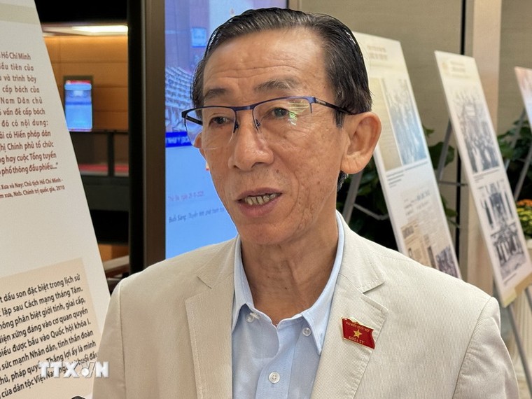 Đãi ngộ xứng đáng để giữ chân nhà giáo, phát triển giáo dục bền vững ảnh 1