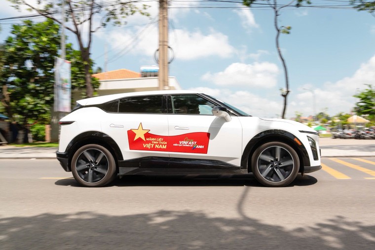 Người dùng kể chuyện mua VinFast VF 7: Đẹp, thích, chốt và xuống tiền ảnh 1