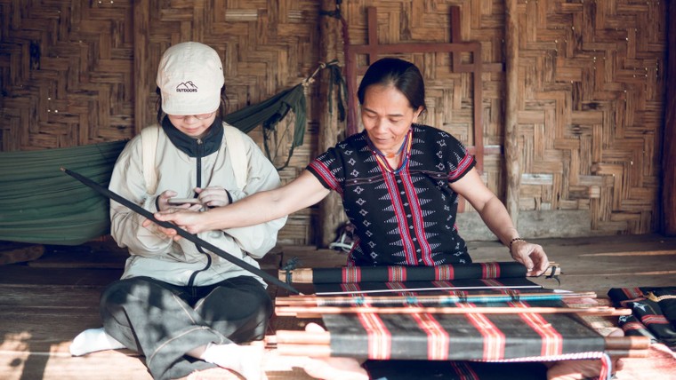 Văn hóa Cơ Tu sống động qua bước chân người trẻ ảnh 1