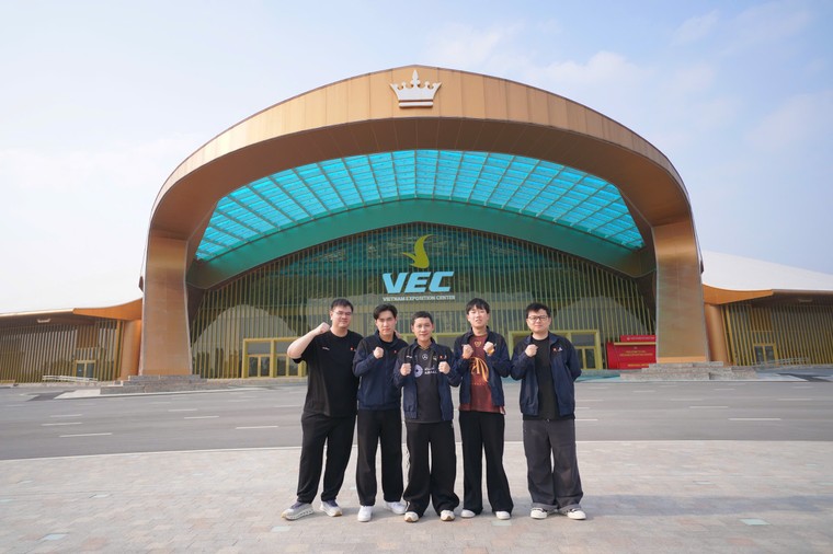 Năng lượng bùng nổ: 6 tiếng khán giả hò reo không ngớt trong buổi fan meeting của T1 tại Hà Nội ảnh 13