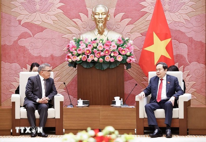 Chủ tịch Quốc hội tiếp các Đại sứ Campuchia, Hoa Kỳ và Philippines chào từ biệt ảnh 2