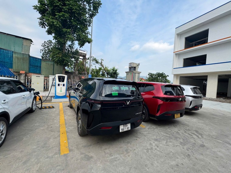 Chuyển từ xe xăng sang VinFast VF 5, tài xế tiết kiệm ngay tới 20 triệu đồng tiền xăng/tháng ảnh 1