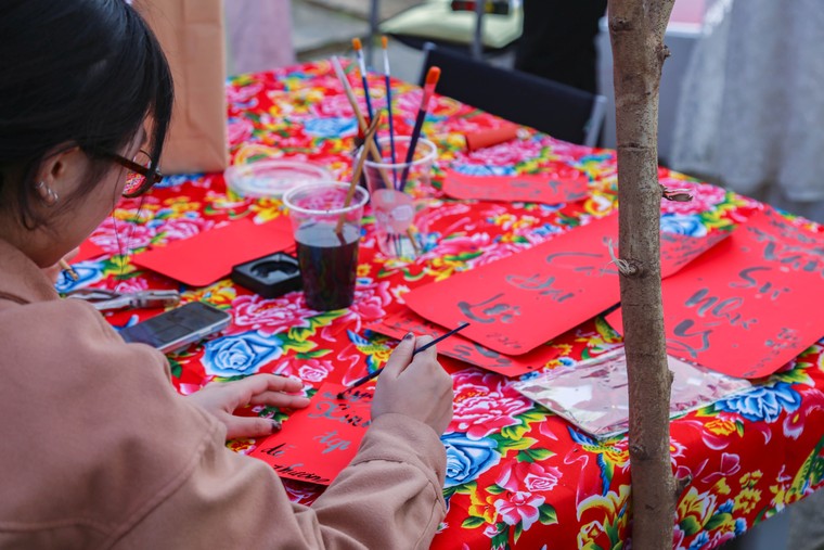 Không gian văn hóa Tết kết nối sinh viên tại trường Đại học Việt Nhật ảnh 4