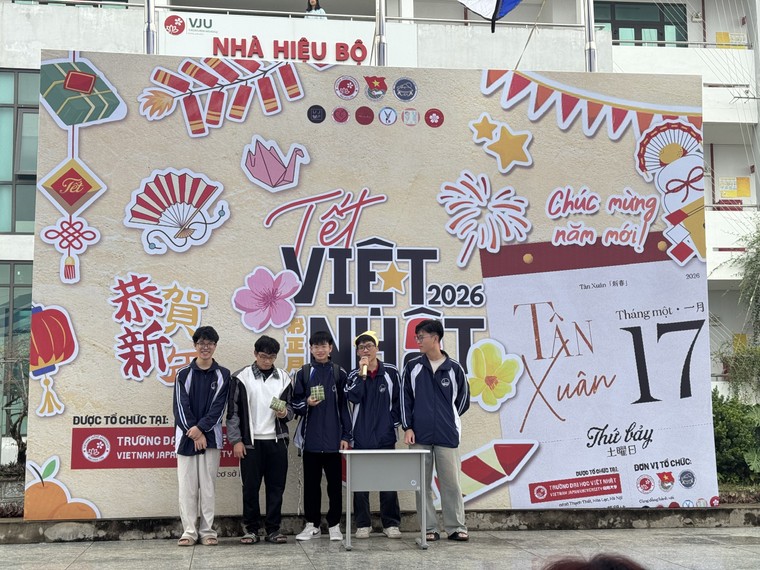 Không gian văn hóa Tết kết nối sinh viên tại trường Đại học Việt Nhật ảnh 6