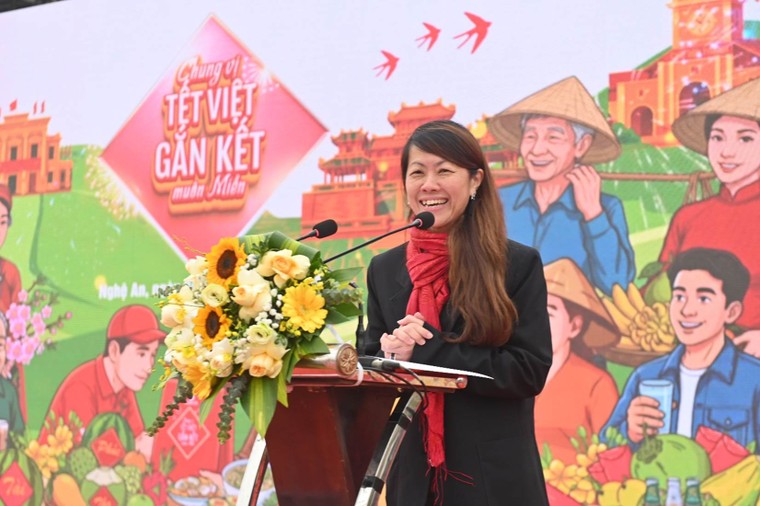 Người dân Nghệ An tham gia trải nghiệm văn hóa Tết tại sự kiện cộng đồng “Chung vị Tết Việt, gắn kết muôn miền” ảnh 2