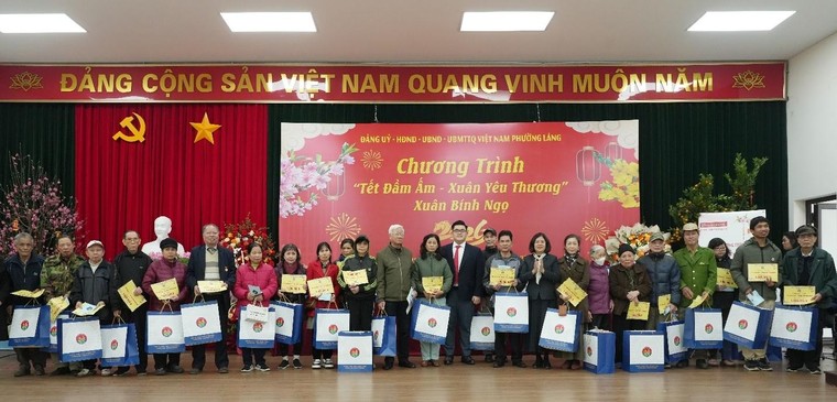 Gói quà Tết nghĩa tình gửi đến những hoàn cảnh khó khăn ảnh 4