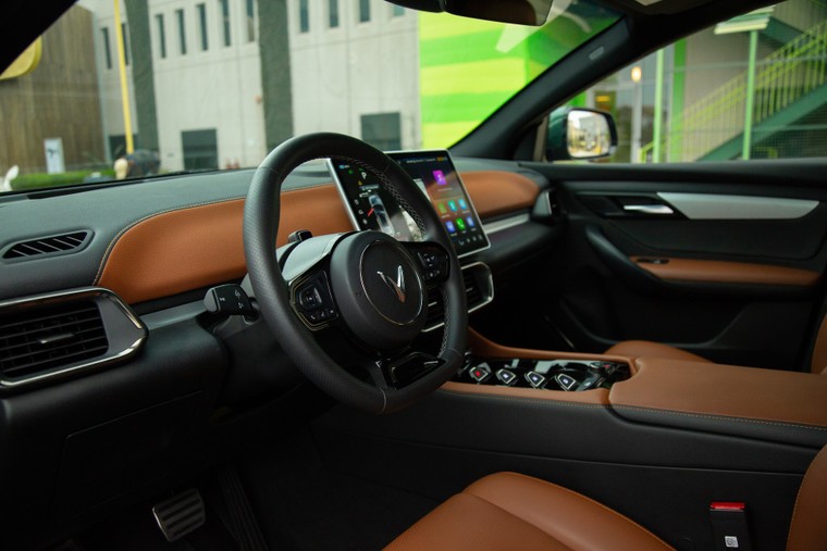 Chủ xe điện thẳng thắn: Không có lý do gì bỏ tiền gấp 4-5 lần mua xe xăng, khi đã có VF 9 ảnh 1