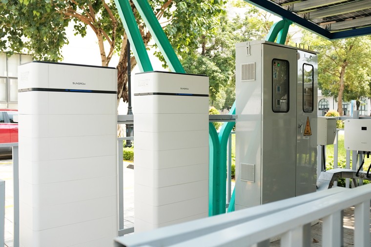 Startup từ phòng lab VinUni phát triển “bộ não” điều phối mạng lưới sạc xe điện ảnh 3