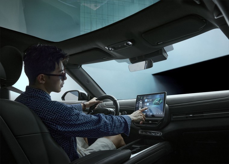 VF 7 - Mẫu SUV chiều lòng gia đình trẻ: Thỏa đam mê xê dịch, vẫn dư dả tài chính ảnh 1