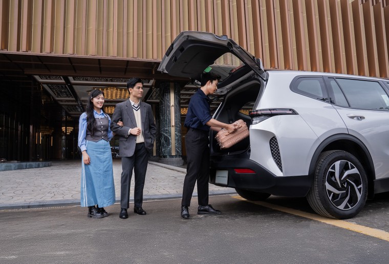Tài xế dịch vụ “chấm” VinFast Limo Green vì “mỗi chuyến đi như cuộc dạo chơi vui vẻ” ảnh 1
