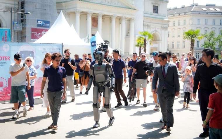 VinRobotics lần đầu trình diễn người máy “Make in VietNam” tại loạt sự kiện công nghệ quốc tế ảnh 1