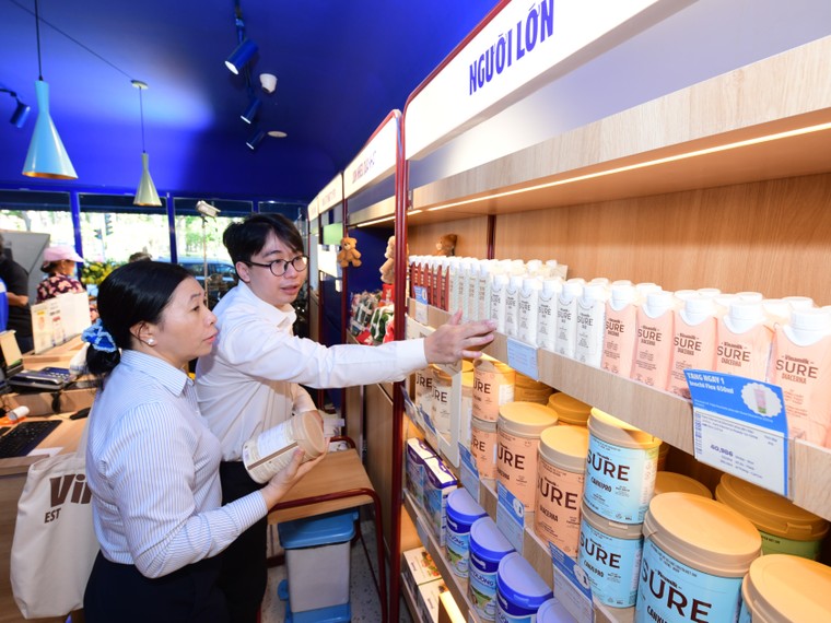 Vinamilk đón thế hệ “đồng niên” tham quan nhà máy với lời hứa chăm sóc sức khỏe bằng dinh dưỡng chất lượng ảnh 5