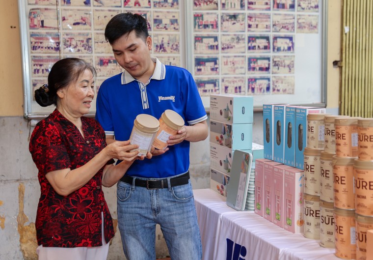 Vinamilk đón thế hệ “đồng niên” tham quan nhà máy với lời hứa chăm sóc sức khỏe bằng dinh dưỡng chất lượng ảnh 8