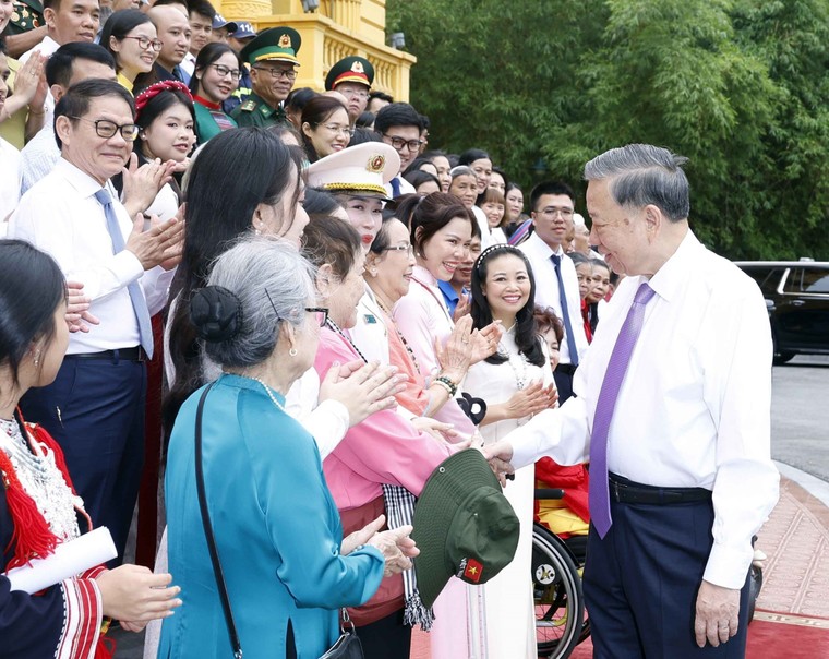 Phát biểu của Tổng Bí thư, Chủ tịch nước Tô Lâm tại buổi gặp mặt 100 tấm gương tiêu biểu của Chương trình "Việc tử tế" ảnh 1