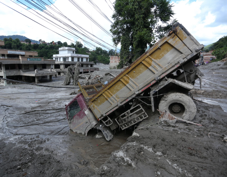 Lực lượng cứu hộ Nepal chạy đua giữa nguy cơ lũ mới ảnh 2