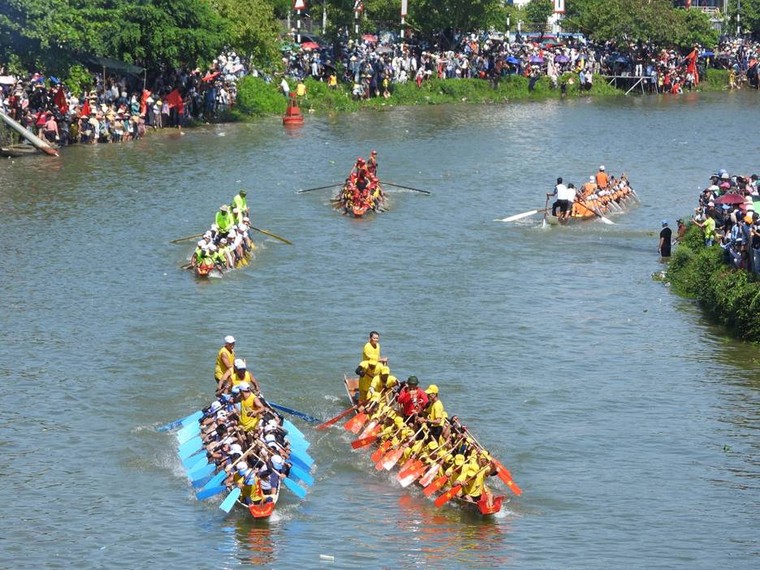 Sôi động ngày hội đua, bơi thuyền trên quê hương Đại tướng Võ Nguyên Giáp ảnh 4