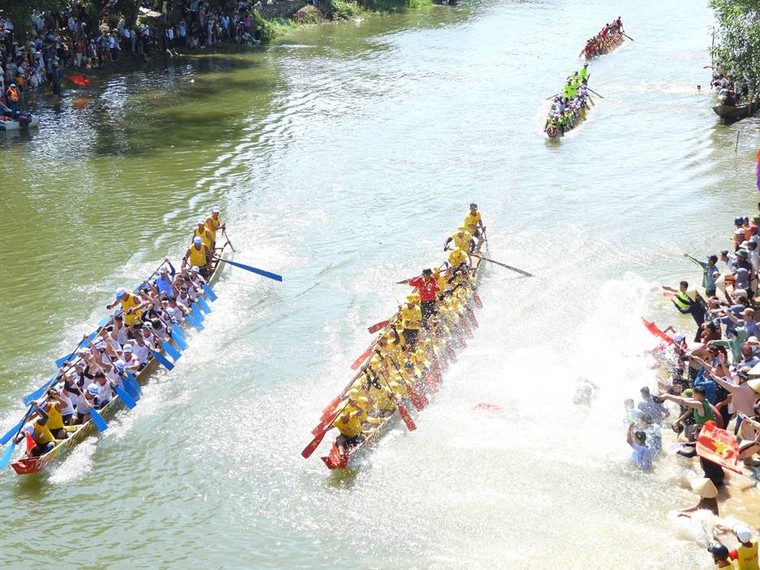 Sôi động ngày hội đua, bơi thuyền trên quê hương Đại tướng Võ Nguyên Giáp ảnh 7