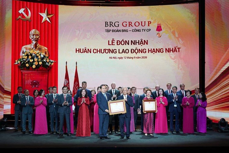 Chủ tịch Tập đoàn BRG Nguyễn Thị Nga được phong tặng danh hiệu Anh hùng Lao động thời kỳ đổi mới ảnh 2