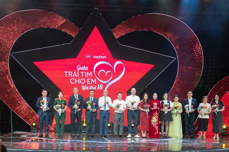 Viettel cùng “Trái tim cho em” viết tiếp 18 năm hành trình hồi sinh những trái tim nhỏ ảnh 3