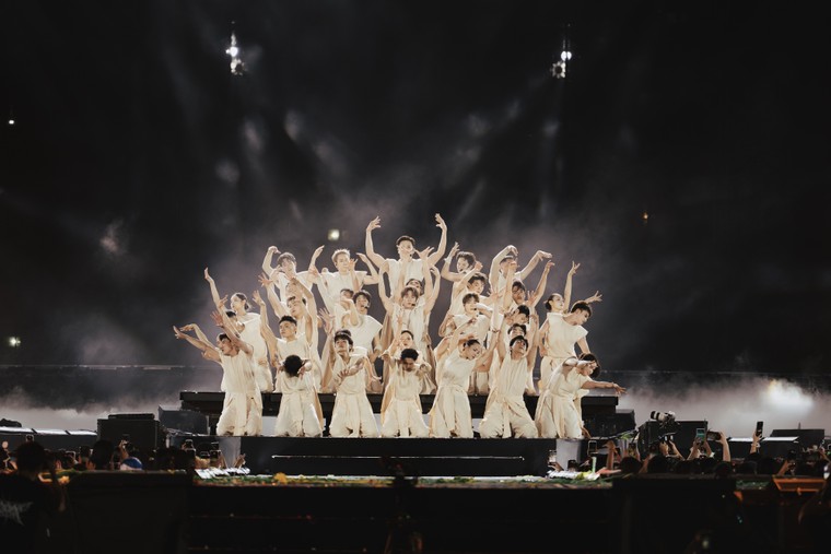 Concert day 1 Anh Trai Vượt Ngàn Chông Gai 2026: Dấu ấn thăng hoa của đại nhạc hội ảnh 4