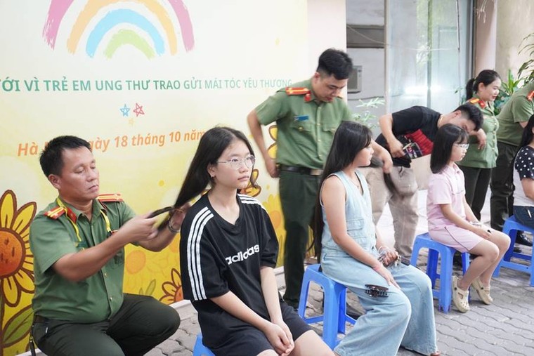 1.176 bộ tóc được trao gửi, lan tỏa yêu thương đến bệnh nhân ung thư ảnh 7