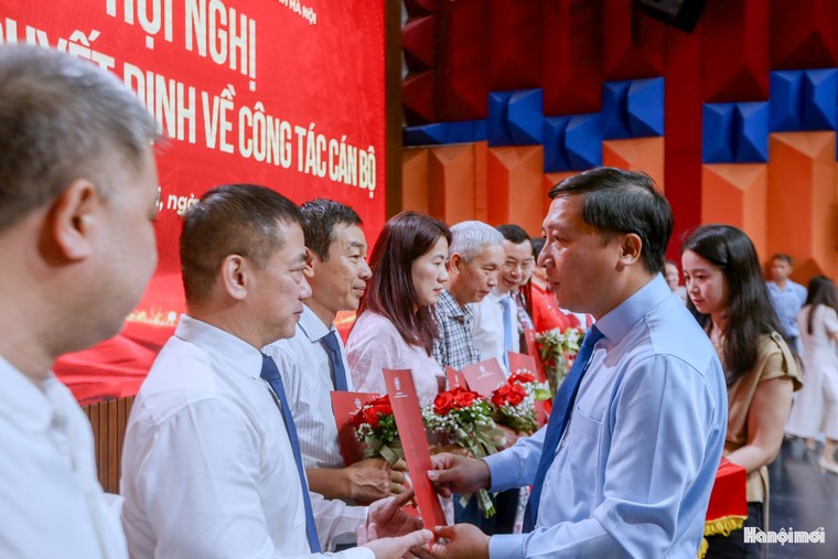 Cơ quan Báo và Phát thanh, Truyền hình Hà Nội kiện toàn tổ chức, cán bộ theo mô hình mới ảnh 2