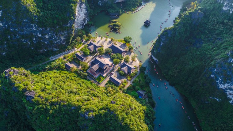 Phát triển du lịch văn hóa Ninh Bình trong không gian mới từ phụng dưỡng thiên nhiên đến phát triển kinh tế di sản ảnh 2
