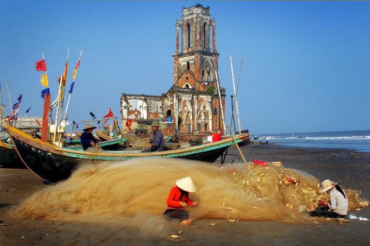 Phát triển du lịch văn hóa Ninh Bình trong không gian mới từ phụng dưỡng thiên nhiên đến phát triển kinh tế di sản ảnh 3