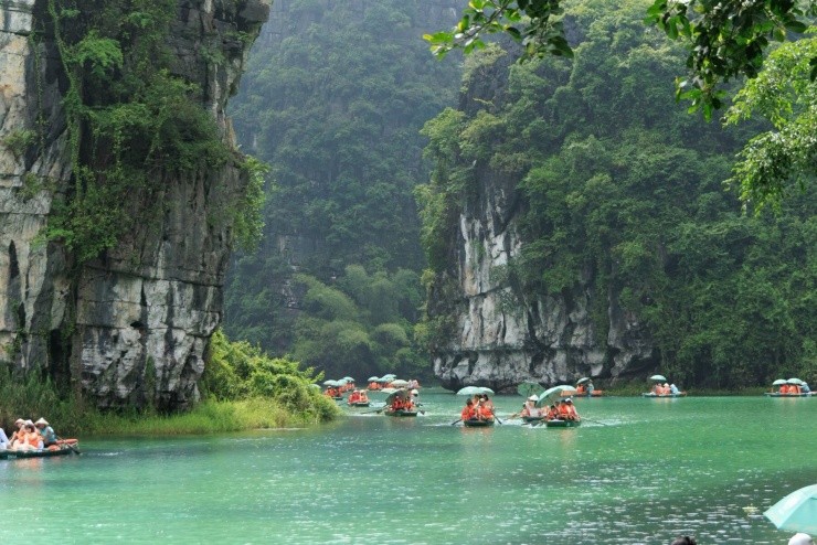 Phát triển du lịch văn hóa Ninh Bình trong không gian mới từ phụng dưỡng thiên nhiên đến phát triển kinh tế di sản ảnh 1