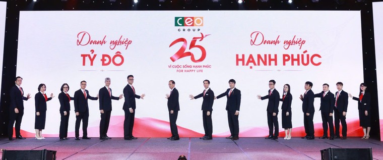 CEO GROUP đón nhận Huân chương Lao động hạng Nhất nhân kỷ niệm 25 năm thành lập ảnh 3