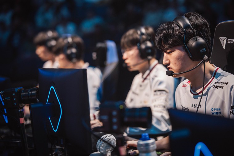 Vòng Swiss Chung kết thế giới Liên minh huyền thoại 2026: T1 và Invictus Gaming tiến vào Tứ kết ảnh 1
