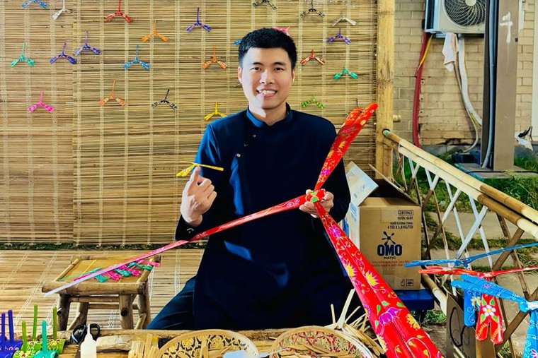 Tiếp nối nghề xưa, chắp cánh cho chuồn chuồn tre bay xa ảnh 2