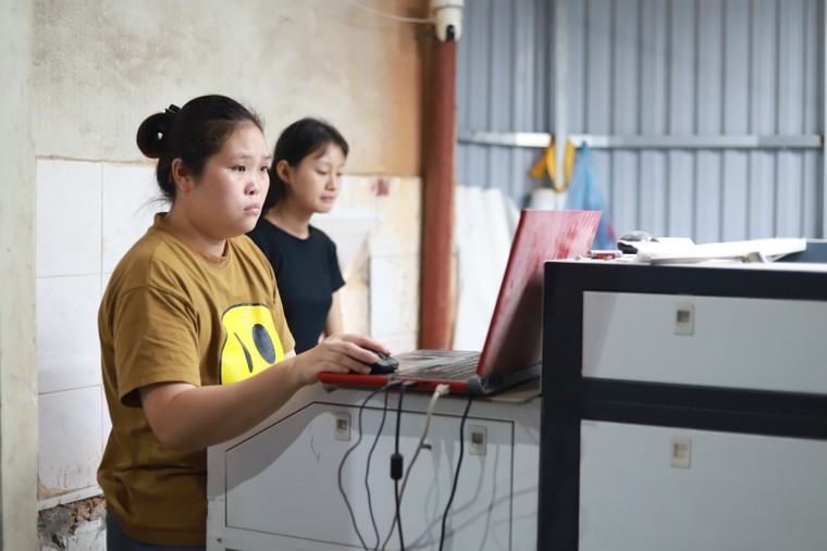 Về Chàng Sơn nghe chuyện người trẻ đánh thức nghề quạt trăm năm ảnh 3