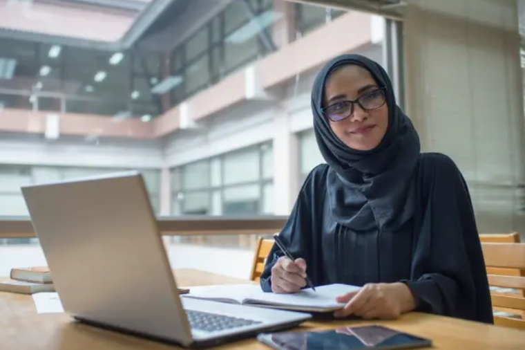 UNESCO hỗ trợ các quốc gia Ả Rập ứng dụng AI vào giáo dục ảnh 1