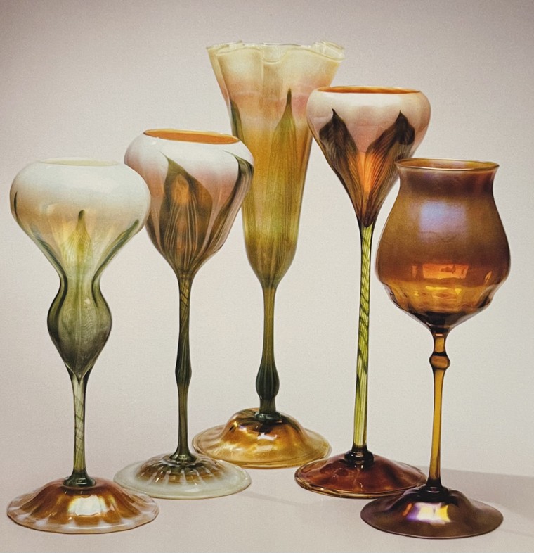 Sức hút từ những chiếc bình hình hoa của Tiffany Studios ảnh 1