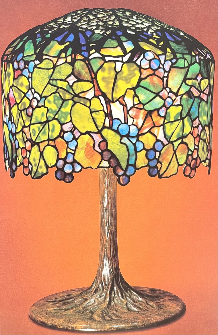 Đèn kính màu Tiffany pha chì: Biểu tượng của nghệ thuật Art Nouveau ảnh 2