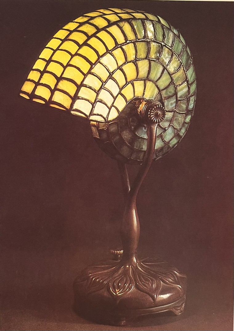 Đèn kính màu Tiffany pha chì: Biểu tượng của nghệ thuật Art Nouveau ảnh 3